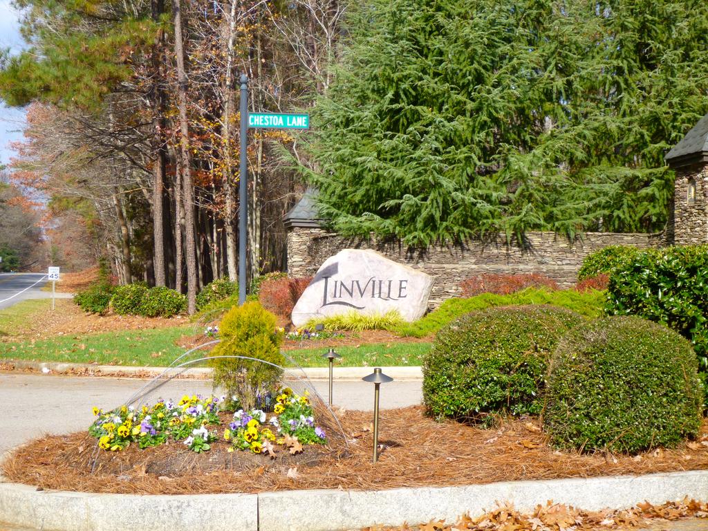Linville's luxury lifestyle is even showcased in the details of the neighborhood entrance